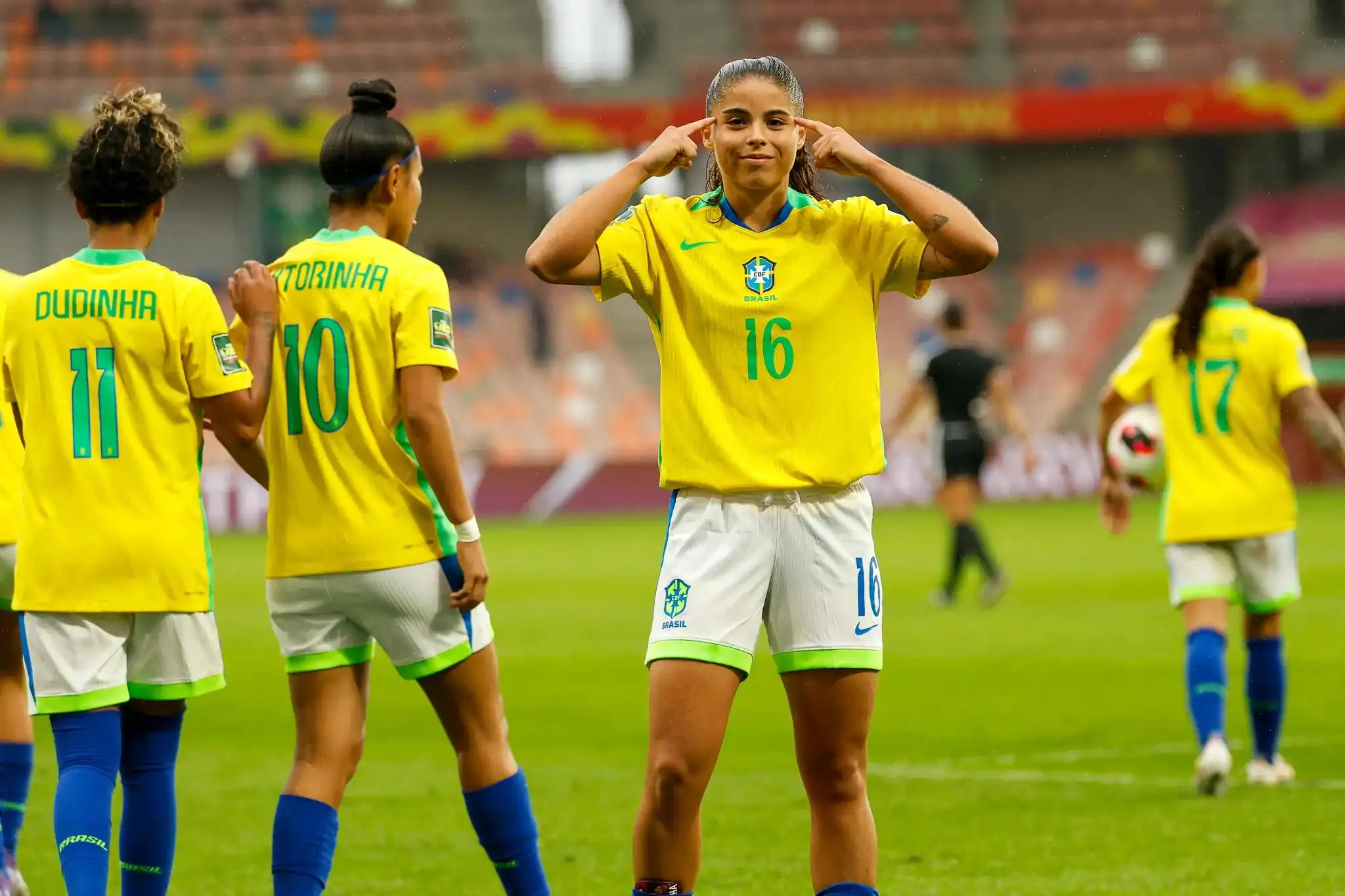 Clarinha: It was a cold day so I opted for 'ice-cold' finish